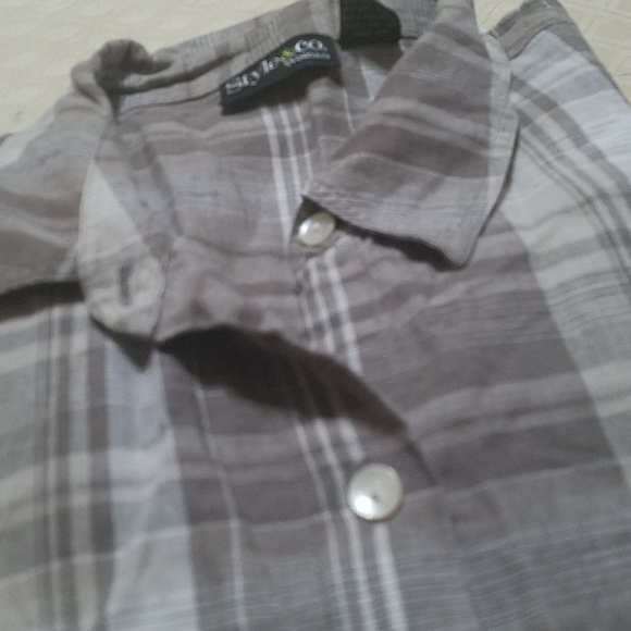 Shirt - Picture 2 of 3